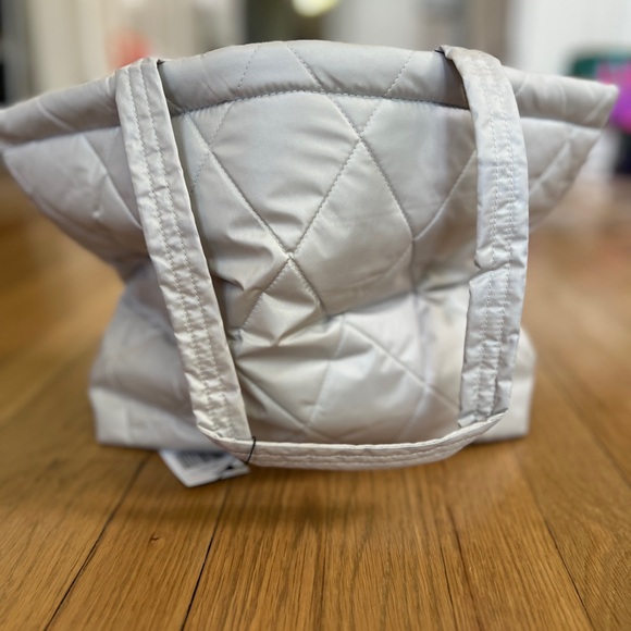 NWT Vera Bradley East West Tote - Picture 7 of 8